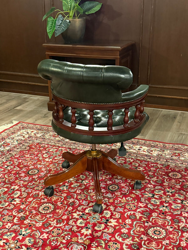 Vintage-Sessel, Chesterfield, Mahagoni, grünes Leder, 104