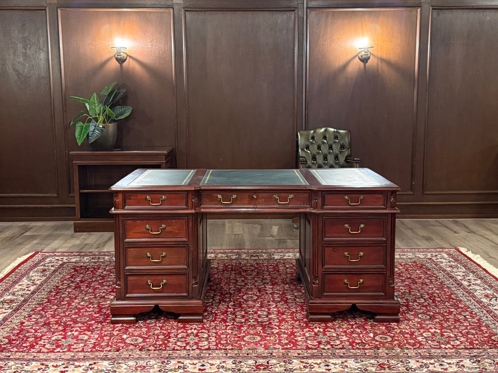 Bureau vintage, bureau anglais classique, acajou, cuir vert, 691