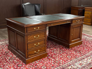 Vintage bureau, klassiek Engels bureau, mahoniehout, groen leer, 635