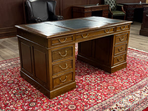 Vintage bureau, klassiek Engels bureau, eikenhout, groen leer, 600