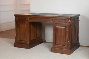 Pillar 140x70 Walnoot, klassiek Engels bureau, massief mahoniehout