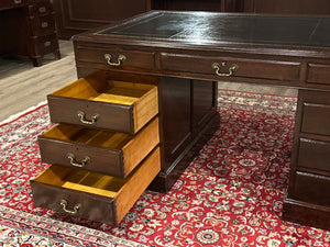 Vintage bureau, klassiek Engels bureau, eikenhout, zwart leer, 612