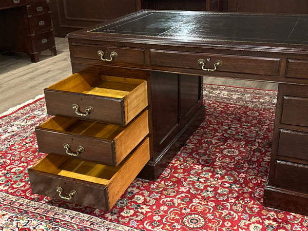 Vintage bureau, klassiek Engels bureau, eikenhout, zwart leer, 612