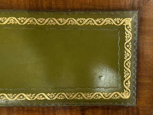 Vintage schrijftafel, klassiek Engels bureau, notenhout, groen leer, 536