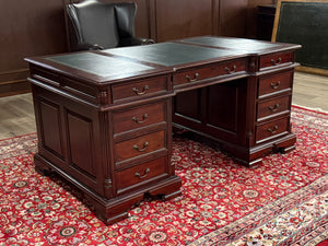 Vintage bureau, klassiek Engels bureau, mahoniehout, groen leer, 659