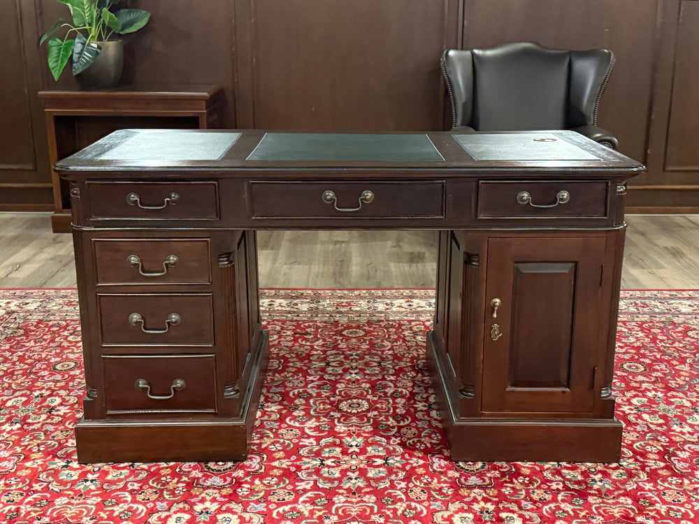 Bureau vintage, bureau anglais classique, acajou, cuir vert, 648