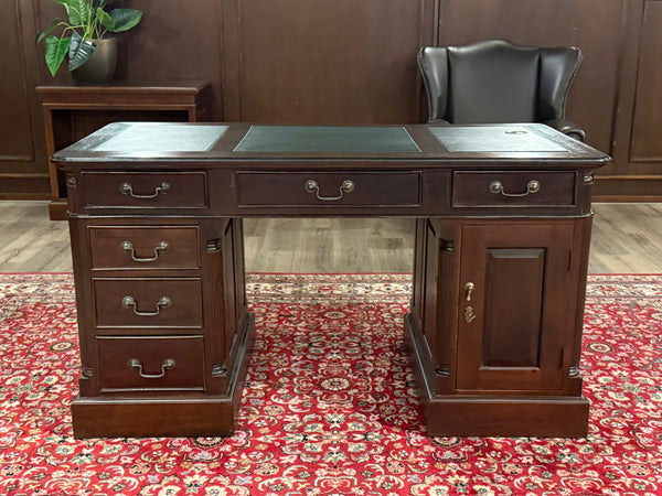 Bureau vintage, bureau anglais classique, acajou, cuir vert, 648