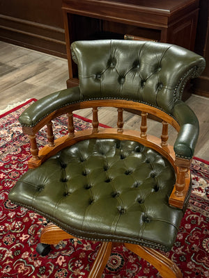 Vintage stoel, Chesterfield, eikenhout, groen leer, 126