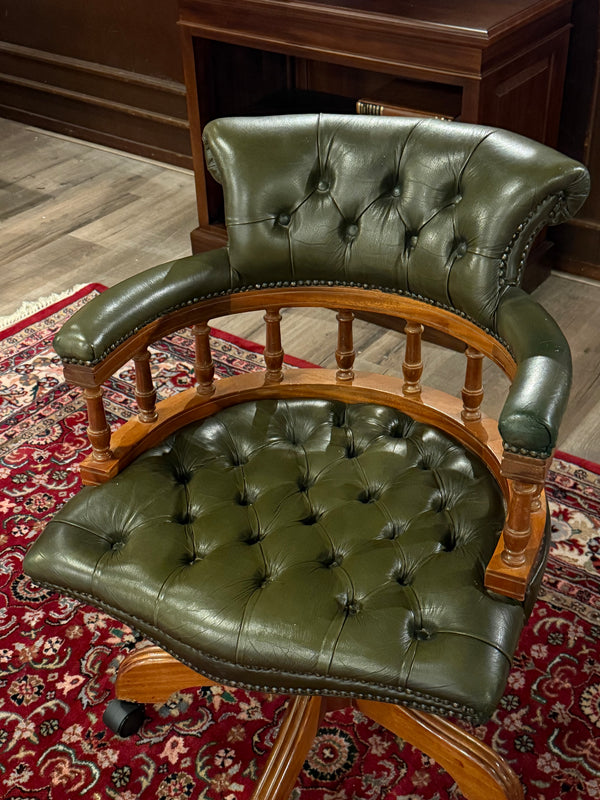 Vintage stoel, Chesterfield, eikenhout, groen leer, 126