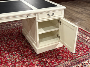 Vintage bureau, wit, klassiek Engels bureau, mahoniehout , zwart leer, 610