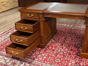 Vintage bureau, klassiek Engels bureau, mahoniehout, bruin leer, 609