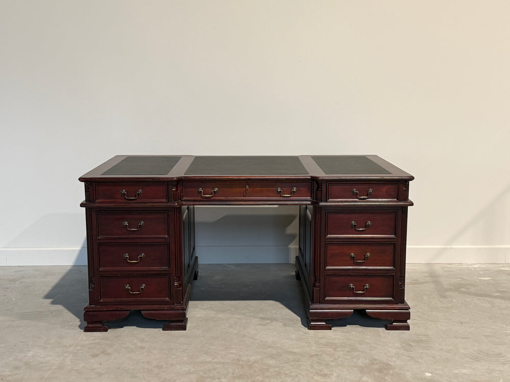 Vintage bureau, klassiek Engels bureau, mahoniehout, zwart leer, 688