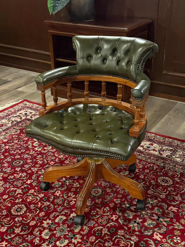 Vintage stoel, Chesterfield, eikenhout, groen leer, 126