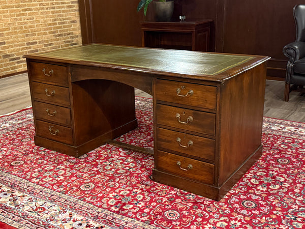 Vintage bureau, antiek Engels bureau, eikenhout, groen leer, 606