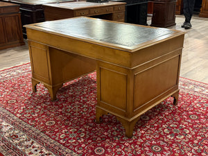 Vintage bureau, klassiek Engels bureau, mahoniehout, groen leer, 570