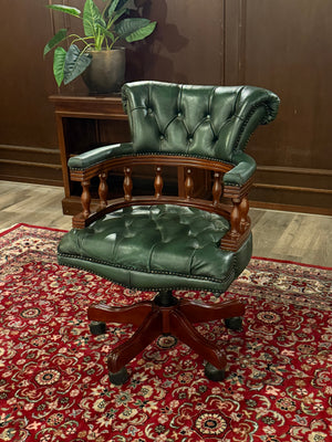 Vintage stoel, Chesterfield, mahoniehout, groen leer, 124