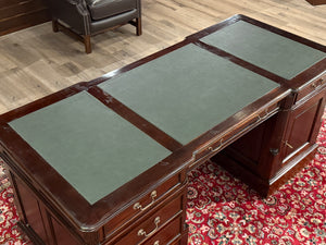 Bureau vintage, bureau anglais classique, acajou, cuir vert, 645