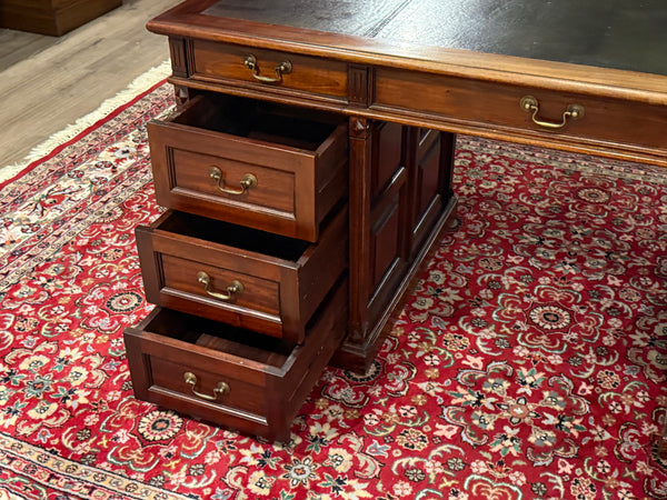 Vintage bureau, klassiek Engels bureau, mahoniehout, bruin leer, 675