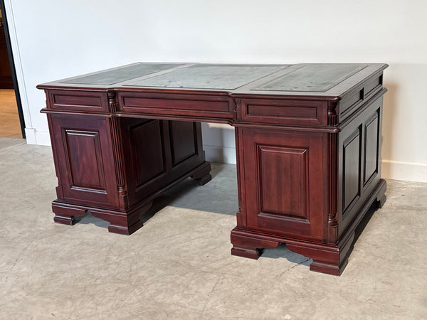 Vintage bureau, klassiek Engels bureau, mahoniehout, groen leer, 715