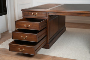 Regent 200x150 Walnoot, partnerdesk, klassiek Engels bureau, massief mahoniehout