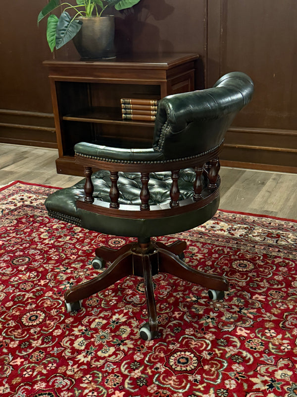 Vintage stoel, Chesterfield, eikenhout, groen leer, 125