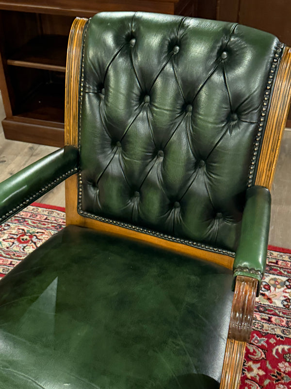 Vintage-Sessel, Chesterfield, Mahagoni, grünes Leder, 106