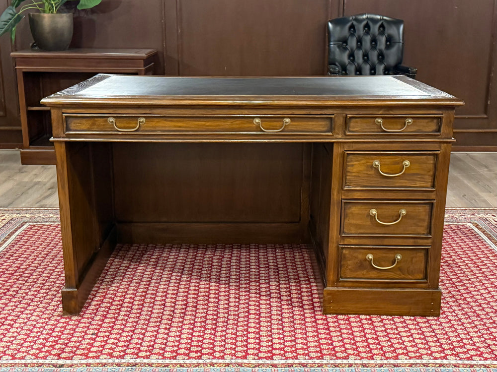 Vintage bureau, klassiek Engels bureau, eikenhout , zwart leer, 549