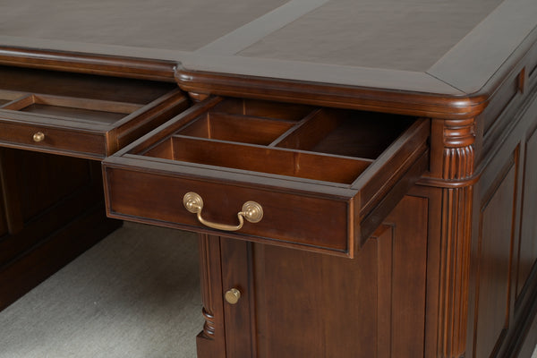 Pillar 180x90 Walnoot, klassiek Engels bureau, massief mahoniehout