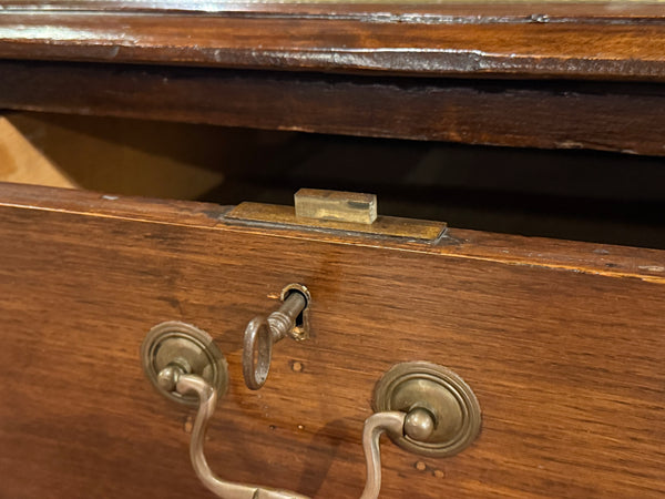 Vintage bureau, antiek Engels bureau, eikenhout, groen leer, 606