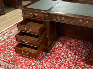 Bureau vintage, bureau anglais classique, acajou, cuir vert, 645