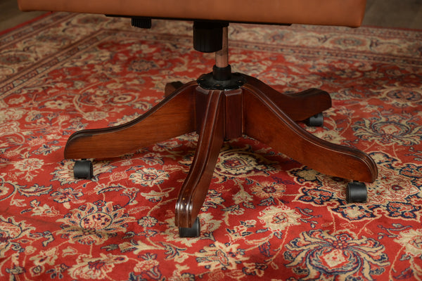 Chaise vintage 232 - Cuir brun clair, bois de chêne, hauteur réglable