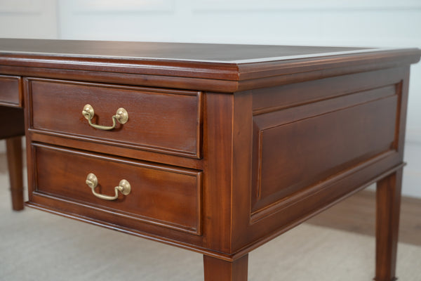 York Grande 185x95 Cedar- klassieke Engelse schrijftafel - mahoniehout -groen leer