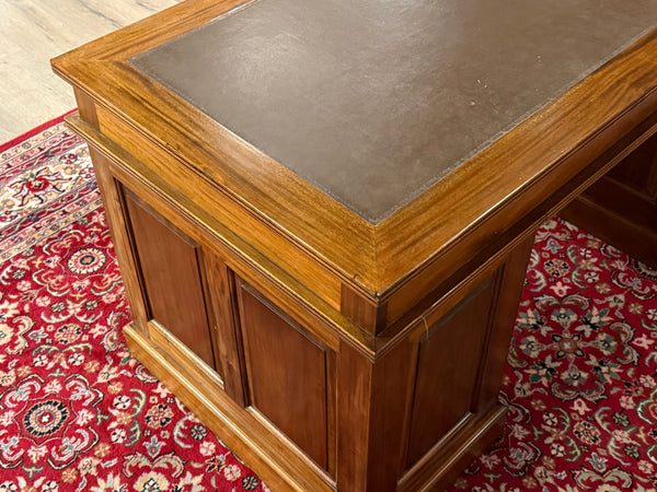 Vintage bureau, klassiek Engels bureau, mahoniehout, bruin leer, 597