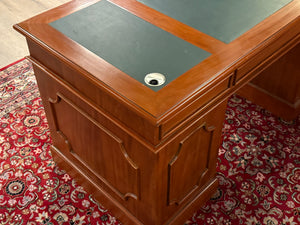Bureau vintage, bureau anglais classique, acajou, cuir vert, 692