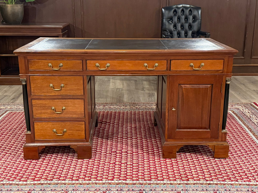 Vintage bureau, klassiek Engels bureau, mahoniehout, donkerblauw leer, 533