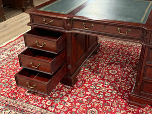 Bureau vintage, bureau anglais classique, acajou, cuir vert, 642