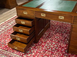 Vintage bureau, klassiek Engels bureau, mahoniehout, groen leer, 676