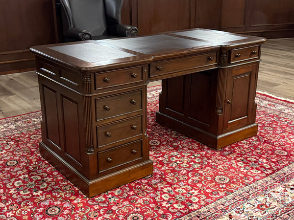 Vintage bureau, klassiek Engels bureau, mahoniehout, bruin leer, 603