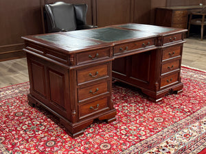Vintage bureau, klassiek Engels bureau, Mahoniehout, groen leer, 611