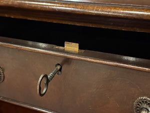 Vintage-Schreibtisch, klassischer englischer Schreibtisch, Nussbaumholz, grünes Leder, 641