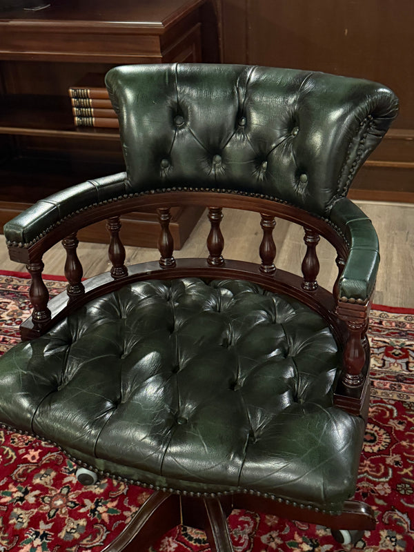 Vintage stoel, Chesterfield, eikenhout, groen leer, 125
