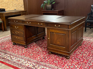 Vintage bureau, klassiek Engels bureau, mahoniehout, bruin leer, 587