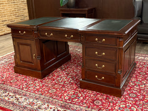Vintage-Schreibtisch, Partnerdesk, klassischer englischer Schreibtisch, Mahagoni, grünes Leder, 653