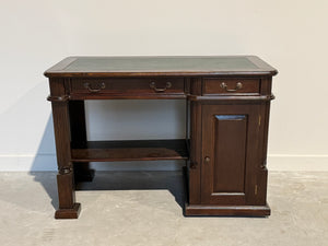 Vintage bureau, klassiek Engels bureau, mahoniehout, groen leer, 691