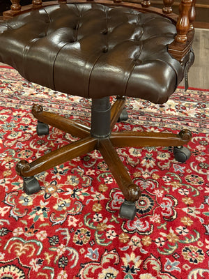 Vitrage-Sessel, Chesterfield, Mahagoni, braunes Leder, 105