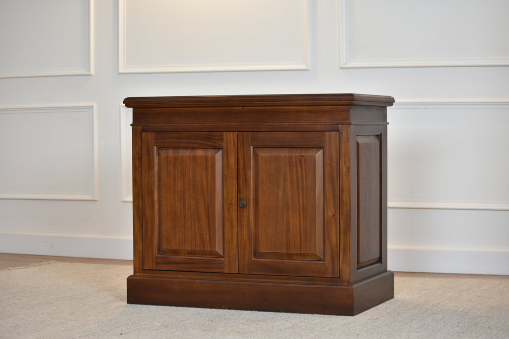 Sidetable gesloten Walnoot Messing grepen