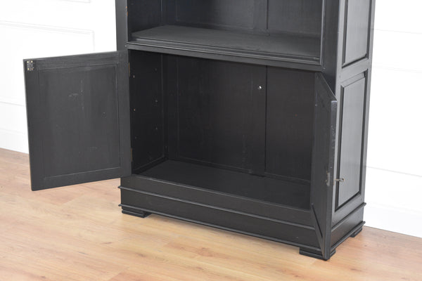 Zwarte Boekenkast