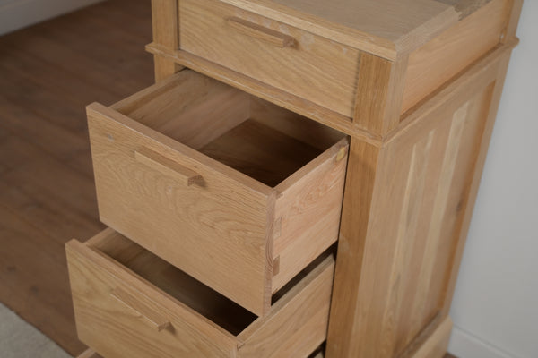 Chest of drawers Oak
