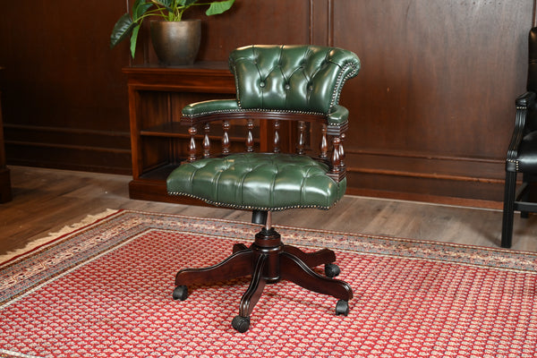 Chaise vintage, cuir vert, bois de mahogany, Chesterfield, 257