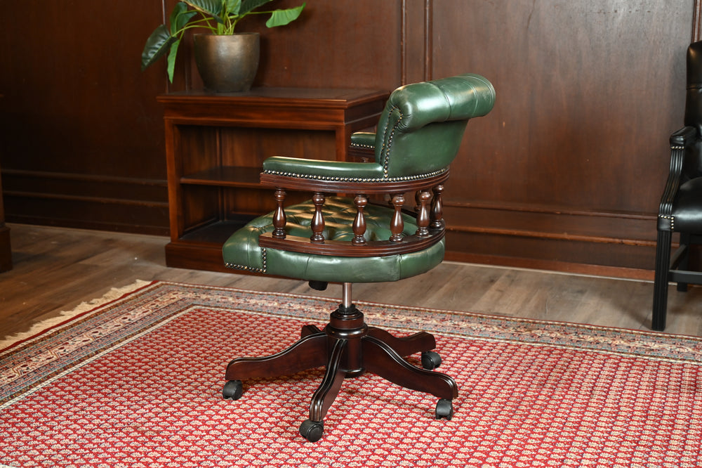 Vintage stoel, groen leer, mahoniehout, Chesterfield, 257